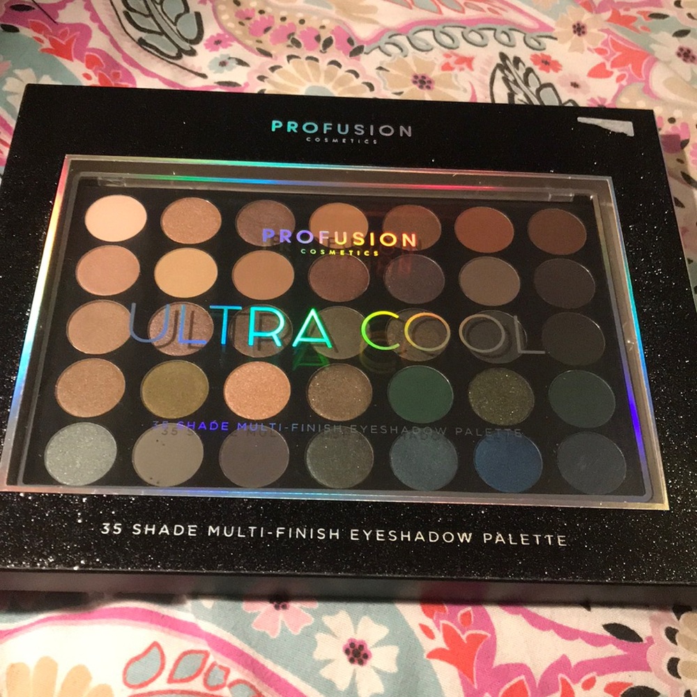 Ultra Cool Multi-Finish Eyeshadow Palette